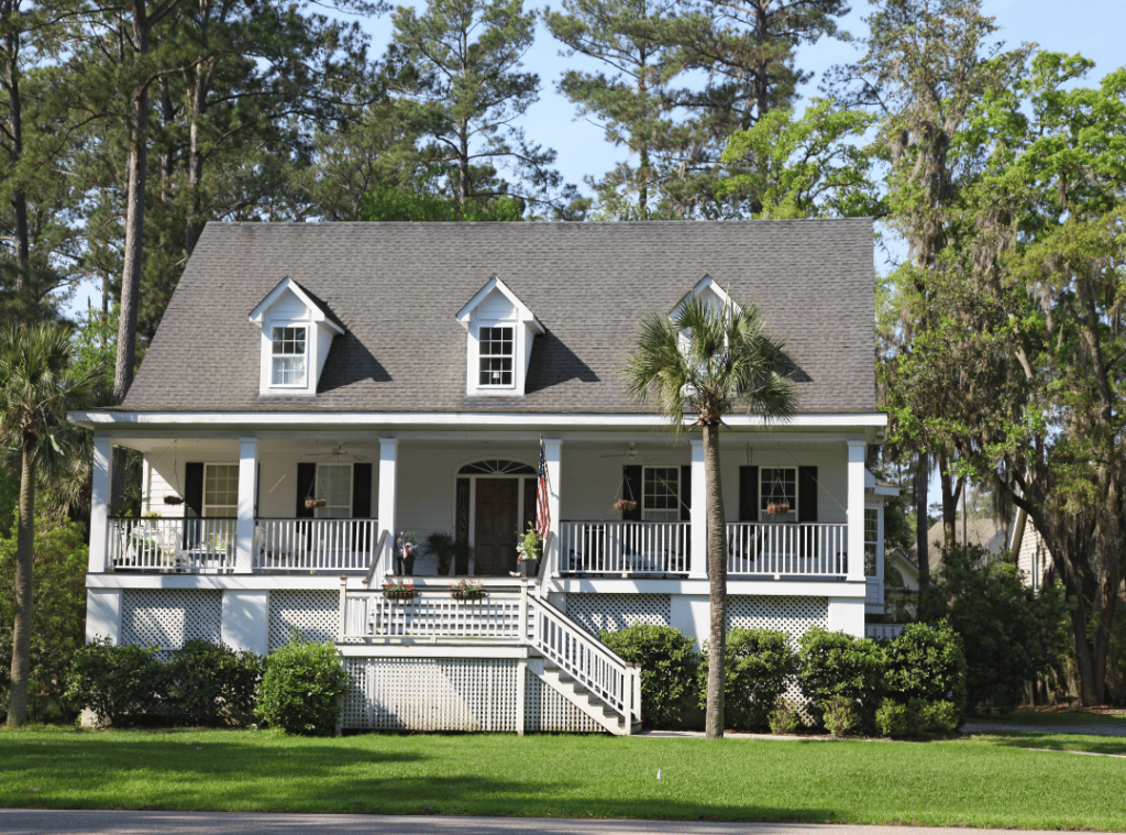 coastal home in north carolina with green lawn