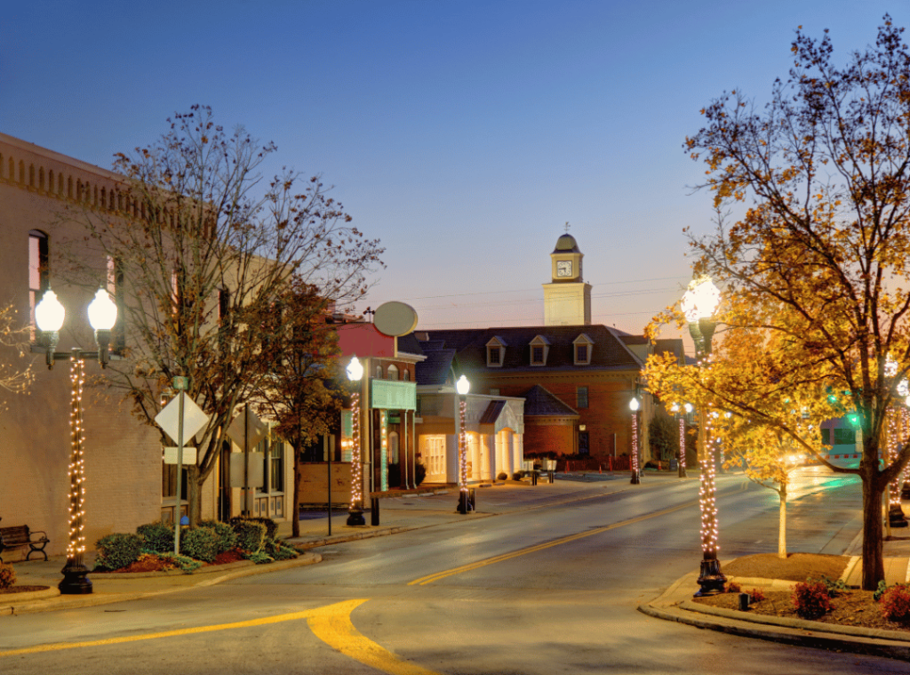 a neighborhood in Tennessee with houses and bright stree lights