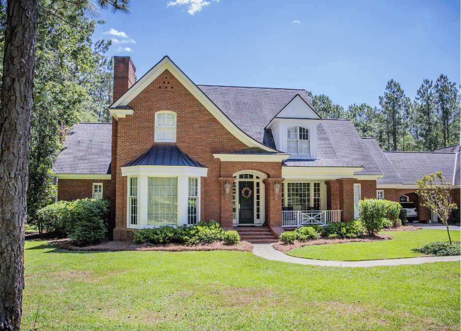 mississippi home with green front lawn and blue sky